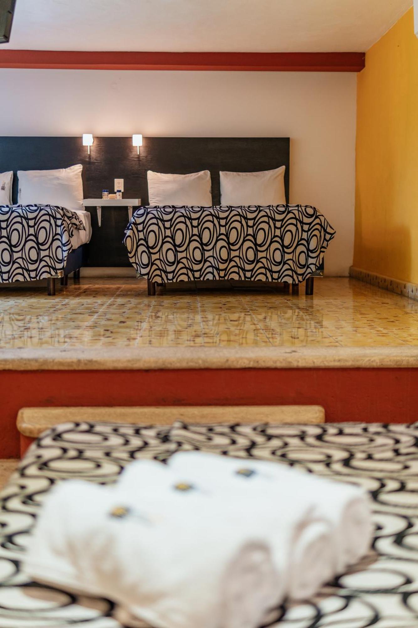 Hotel Santiago Мерида Екстериор снимка