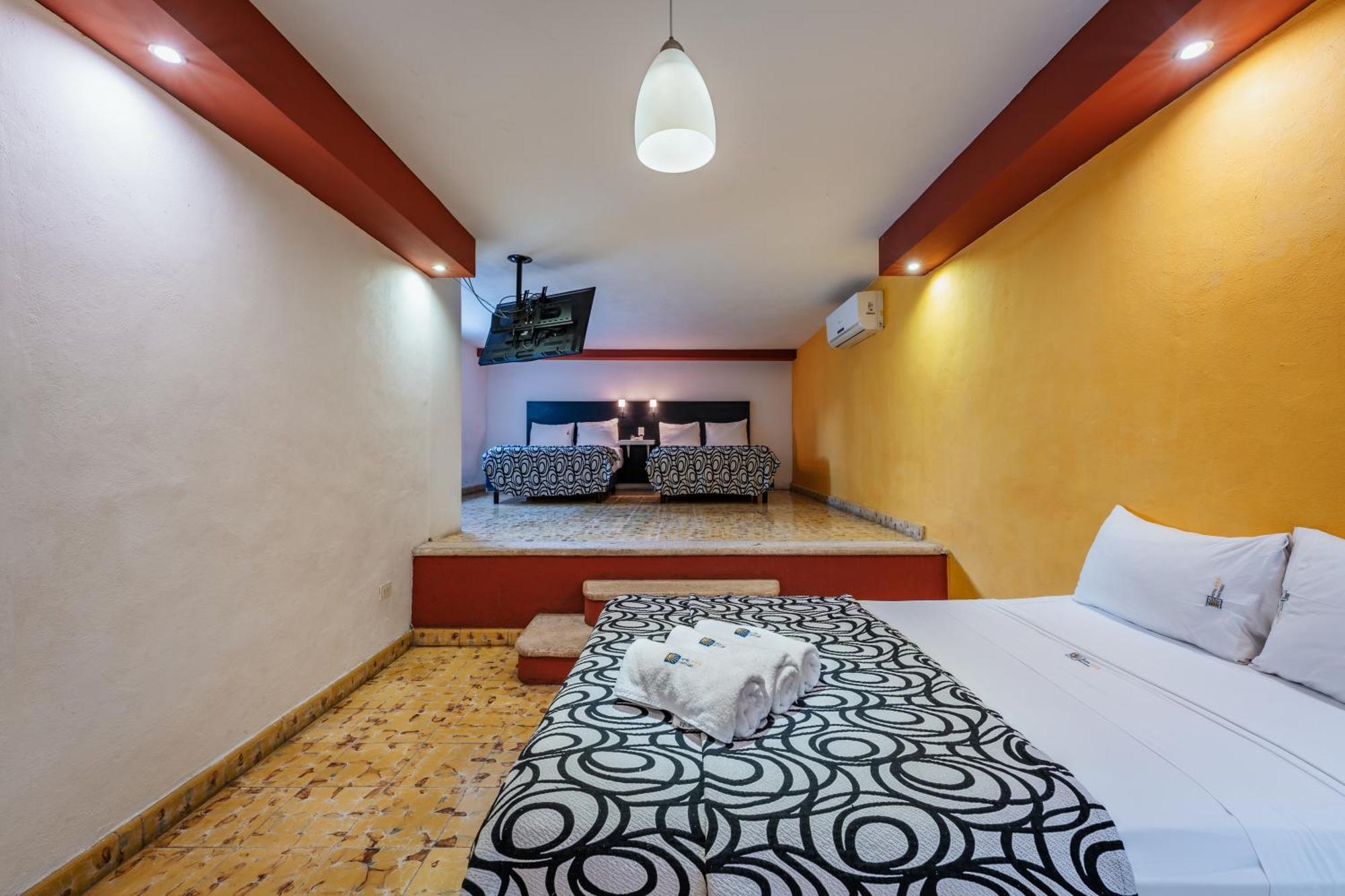 Hotel Santiago Мерида Екстериор снимка