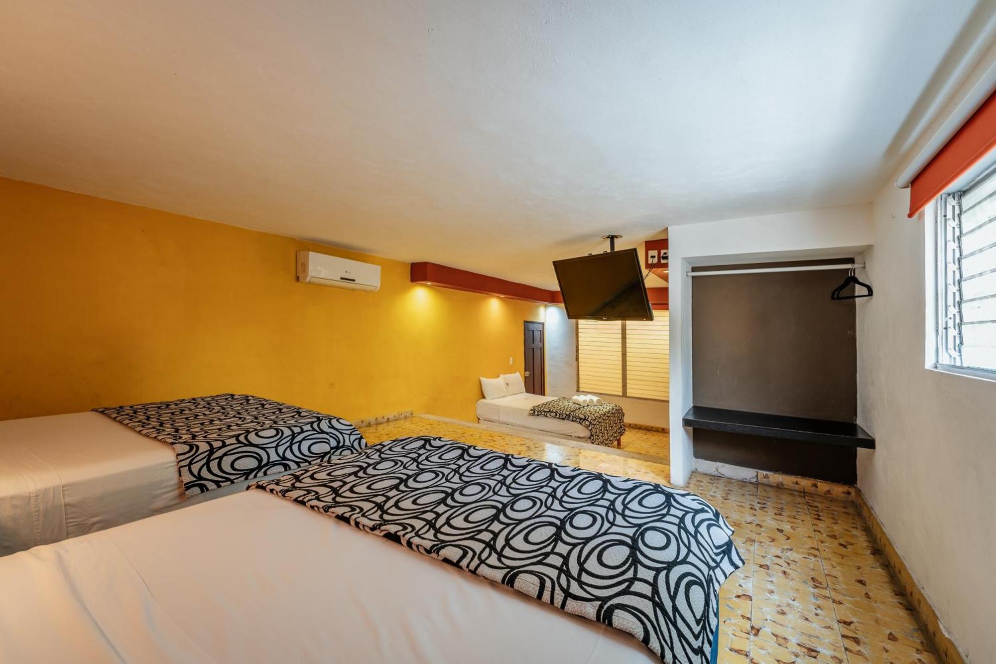 Hotel Santiago Мерида Екстериор снимка