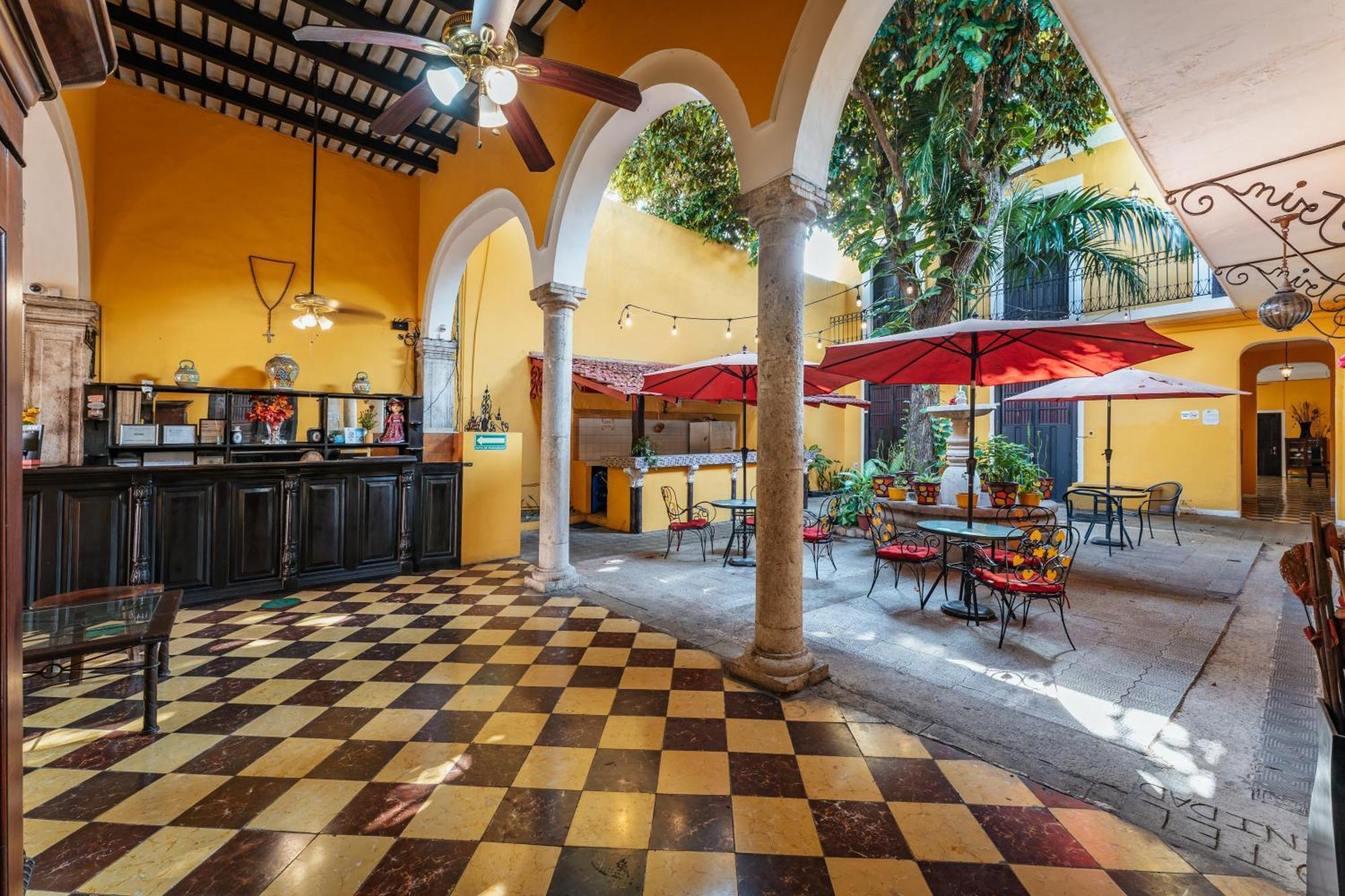 Hotel Santiago Мерида Екстериор снимка